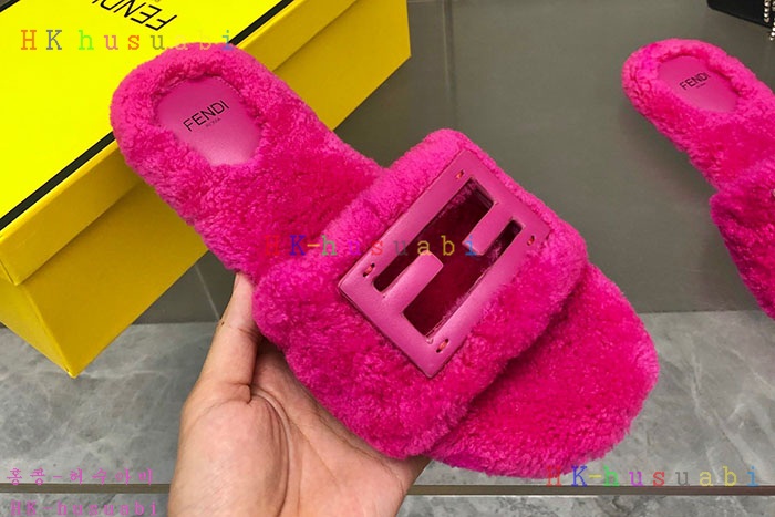 NEW 펜디 슬리퍼 신상 FD 558280
