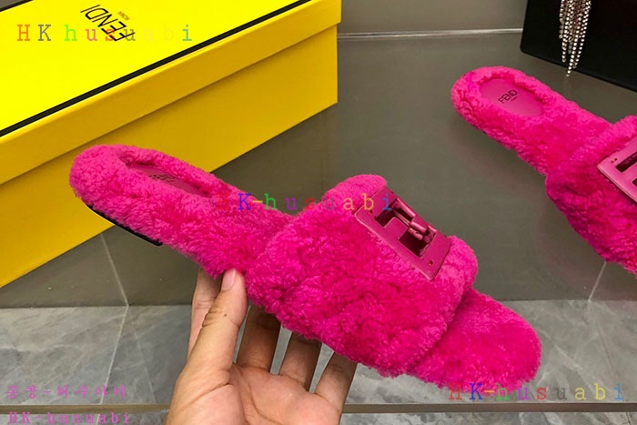 NEW 펜디 슬리퍼 신상 FD 558280