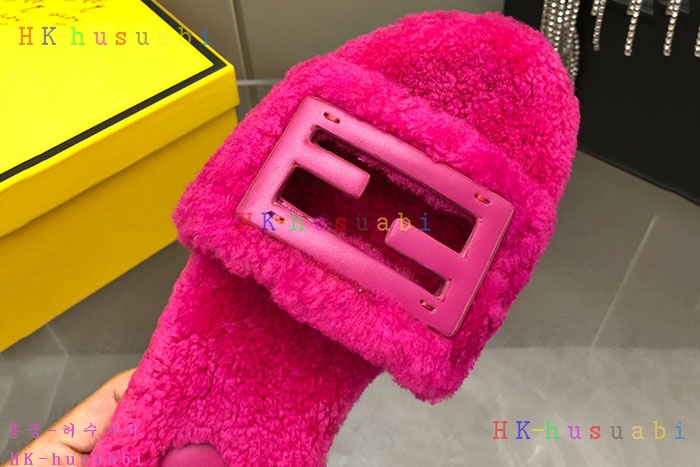 NEW 펜디 슬리퍼 신상 FD 558280