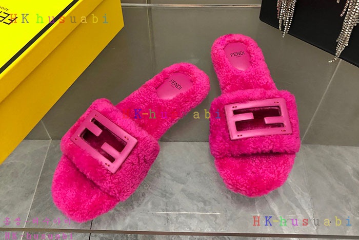 NEW 펜디 슬리퍼 신상 FD 558280