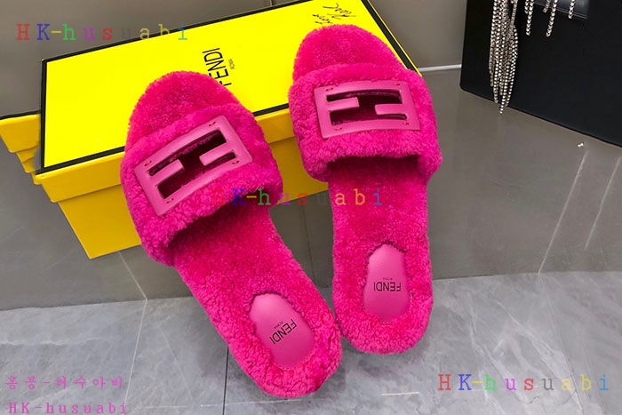 NEW 펜디 슬리퍼 신상 FD 558280