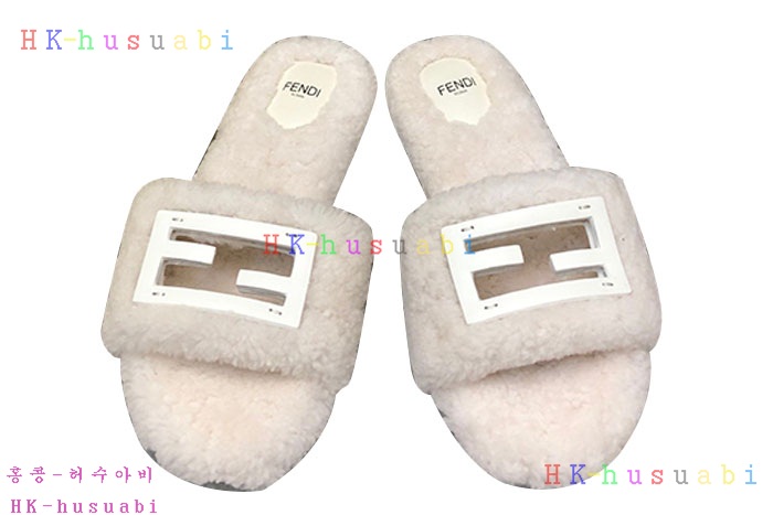 NEW 펜디 슬리퍼 신상 FD 558286