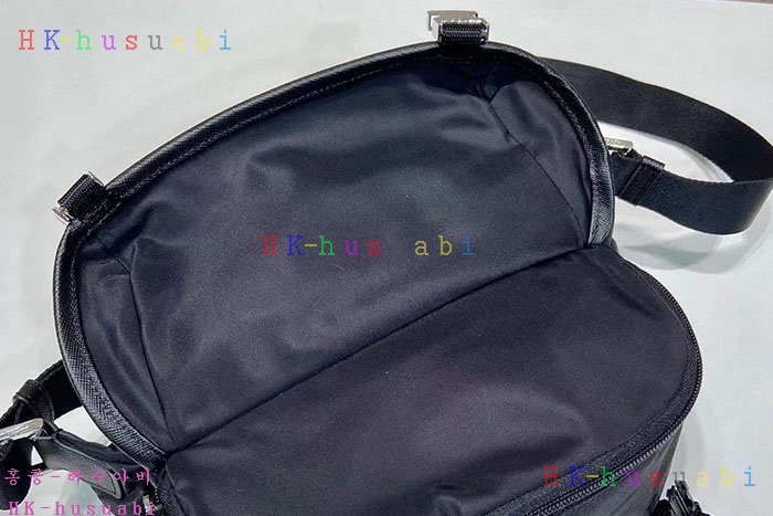 ★미러급★프라다 리나일론 및 사피아노 가죽 숄더백 2VH171