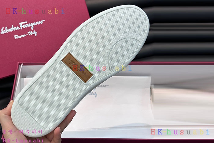 NEW 페라가모 스니커즈 신상 F 8858002