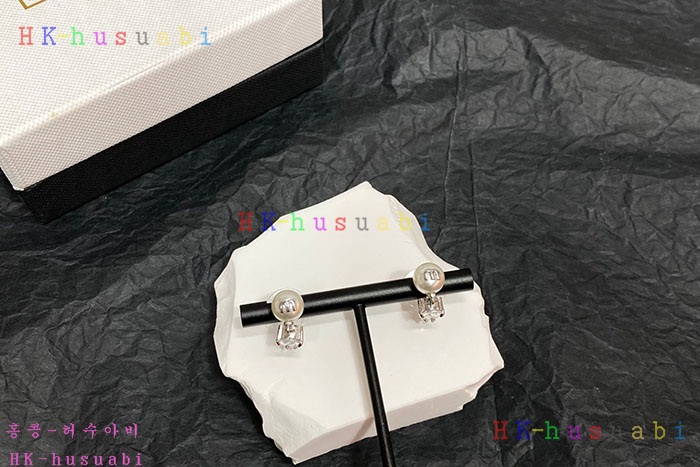 NEW 미우미우 귀걸이 신상 MU 8557013