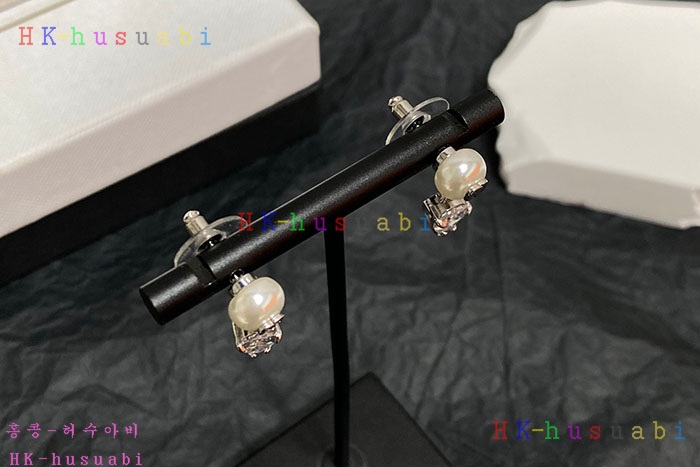 NEW 미우미우 귀걸이 신상 MU 8557013