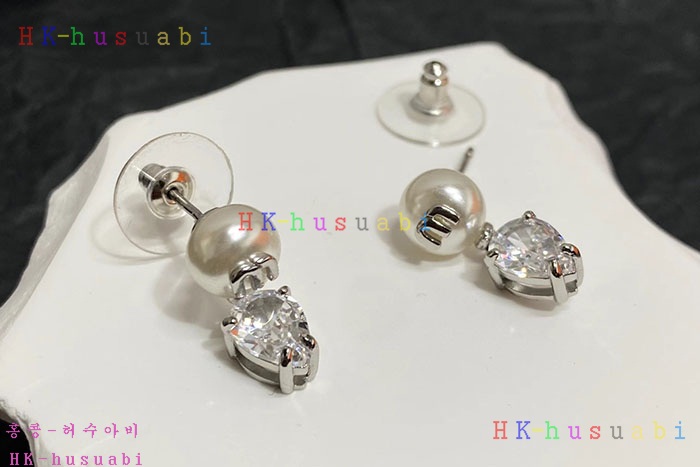 NEW 미우미우 귀걸이 신상 MU 8557013