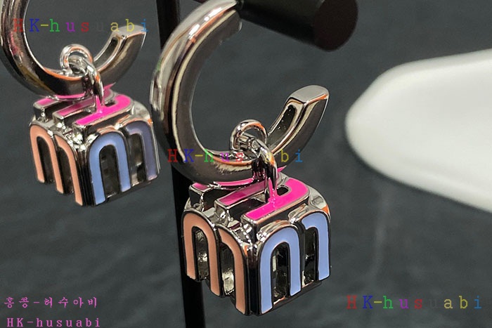 NEW 미우미우 귀걸이 신상 MU 8557020