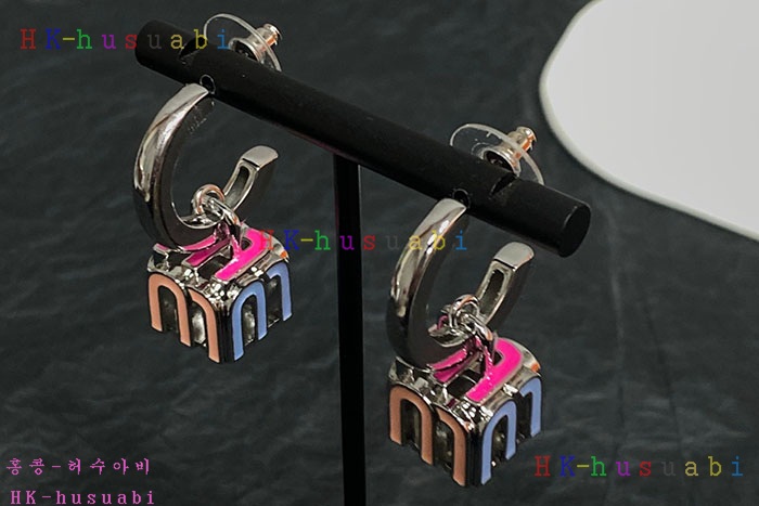 NEW 미우미우 귀걸이 신상 MU 8557020
