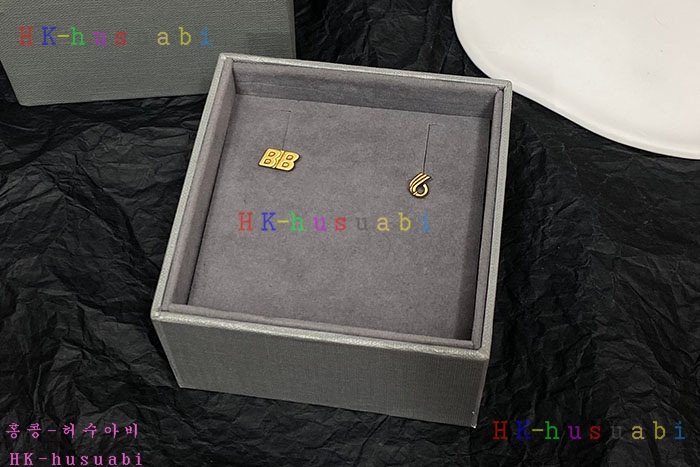 NEW 발렌시아가 귀걸이 신상 B 955807