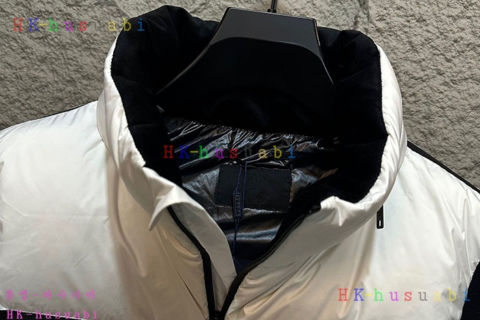 NEW 프라다 패딩조끼 신상 P 995016