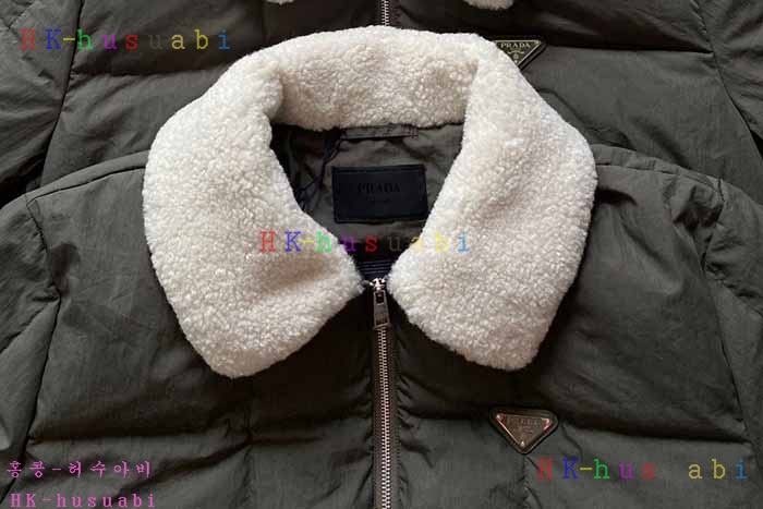 NEW 프라다 패딩 신상 P 553046