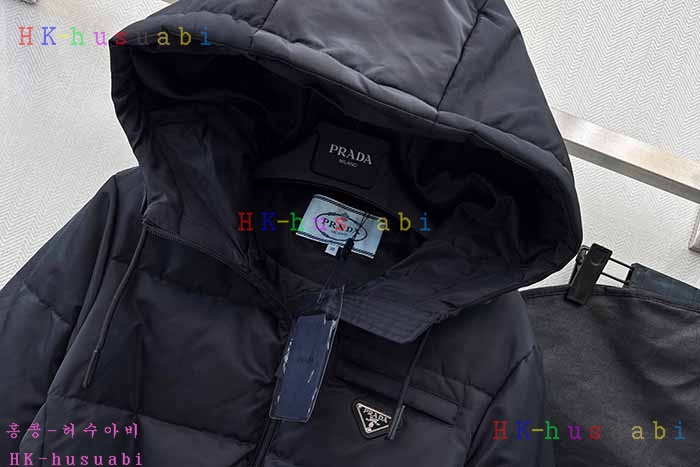 NEW 프라다 패딩 신상 P 553048