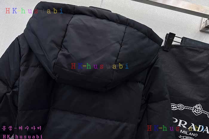 NEW 프라다 패딩 신상 P 553048