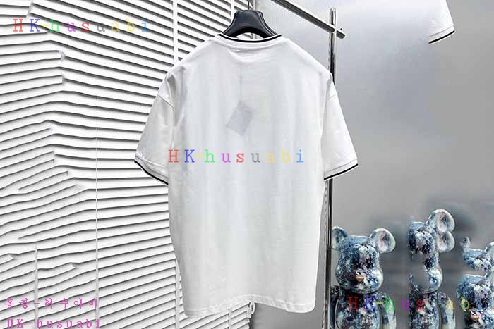 NEW 프라다 반팔티 신상 P 697472