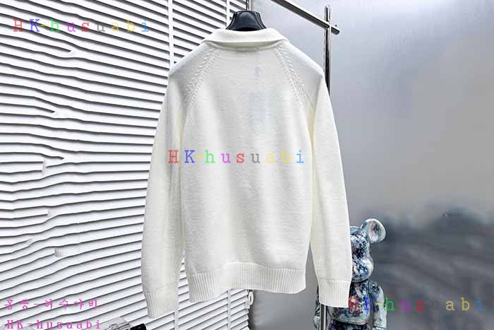 NEW 프라다 니트 신상 P 697475