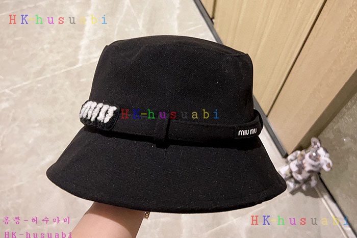 NEW 미우미우 모자 신상 M 6799953