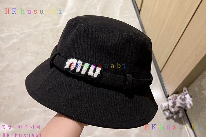 NEW 미우미우 모자 신상 M 6799953