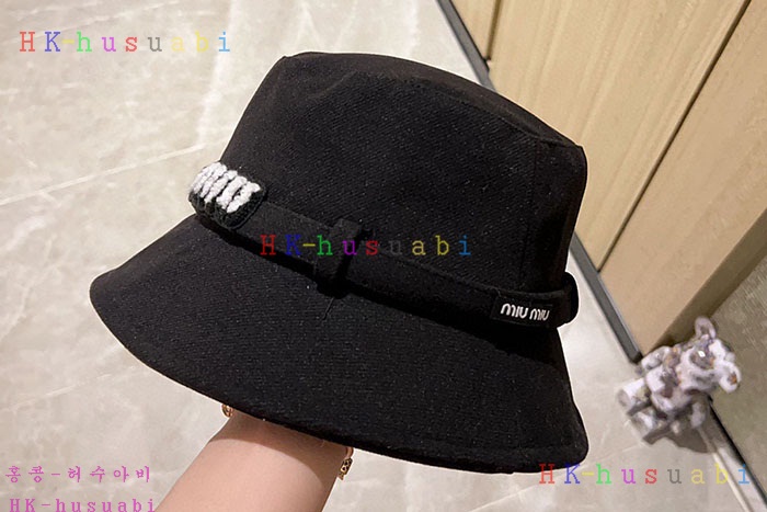 NEW 미우미우 모자 신상 M 6799953