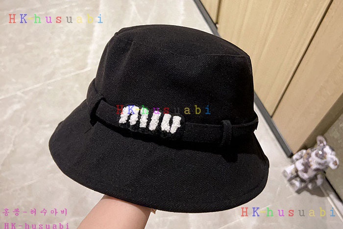 NEW 미우미우 모자 신상 M 6799953