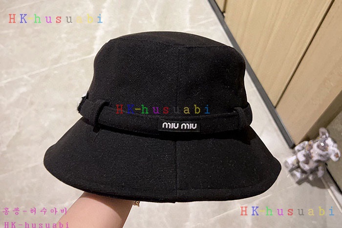 NEW 미우미우 모자 신상 M 6799953
