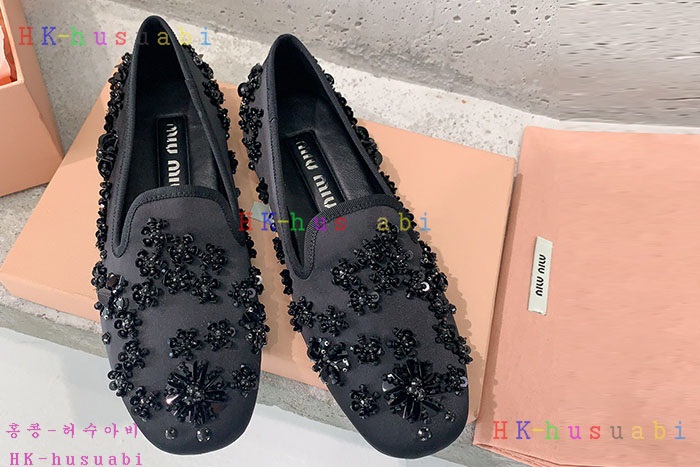 NEW 미우미우 신발 신상 MU 680040