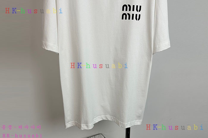 NEW 미우미우 반팔티 신상 MU 895502