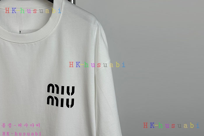 NEW 미우미우 반팔티 신상 MU 895502