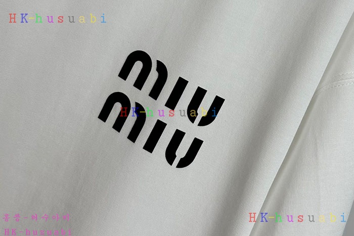 NEW 미우미우 반팔티 신상 MU 895502