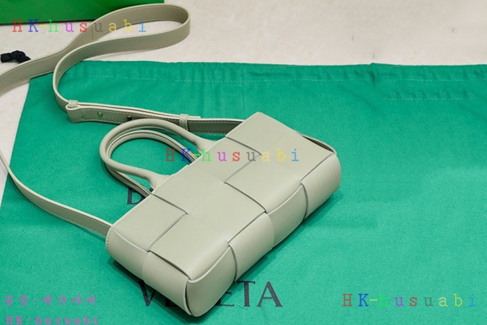 ★미러급★보테가베네타 미니 EW 아르코 토트 백  776778-4