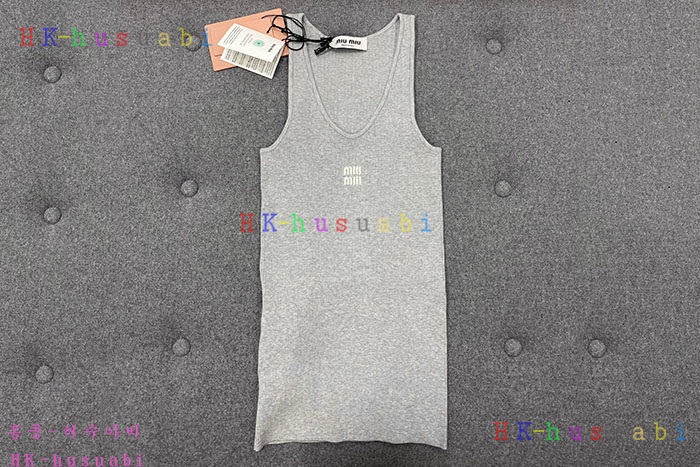 NEW 미우미우 나시 신상  M 3325009