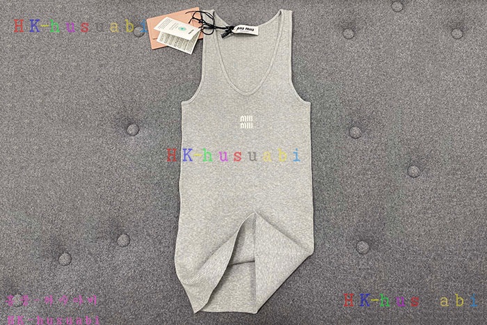 NEW 미우미우 나시 신상  M 3325009