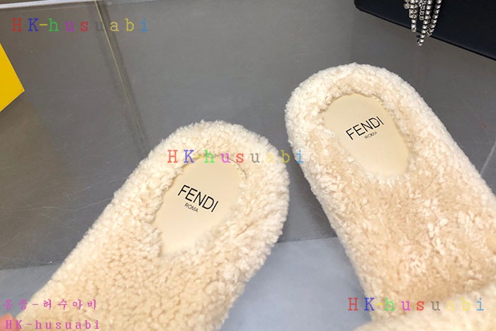 NEW 펜디 샌들 신상 FD 1807707
