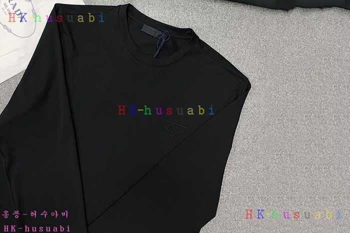 NEW 프라다 긴팔티 신상 P 1458017