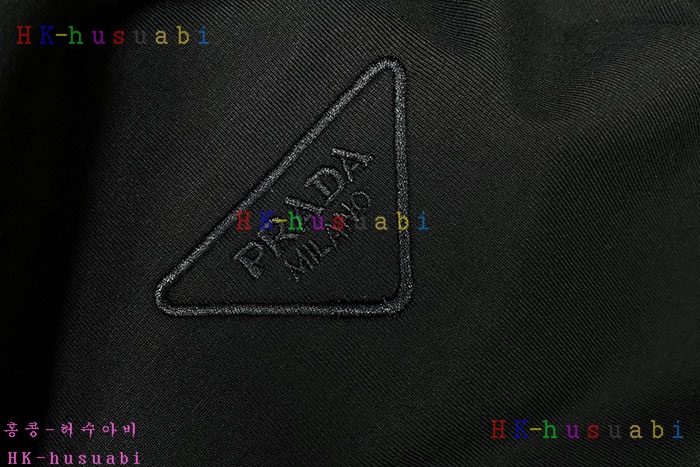 NEW 프라다 긴팔티 신상 P 1458017