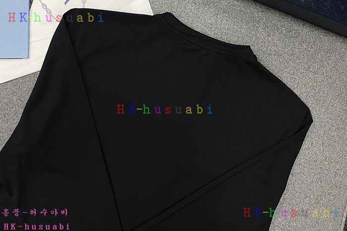 NEW 프라다 긴팔티 신상 P 1458017