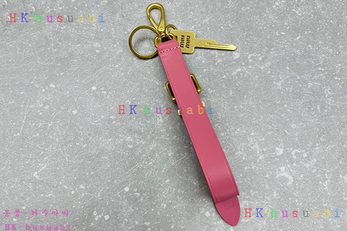 NEW 미우미우 키링 백참 신상 524119