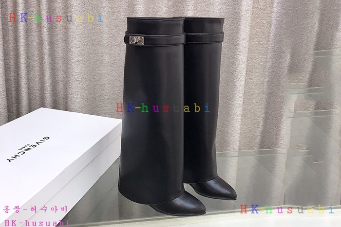 NEW 지방시 부츠 신상 GV 690094