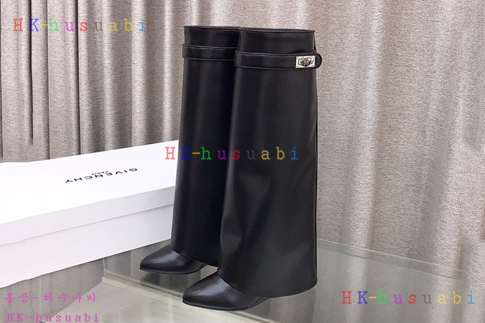 NEW 지방시 부츠 신상 GV 690094