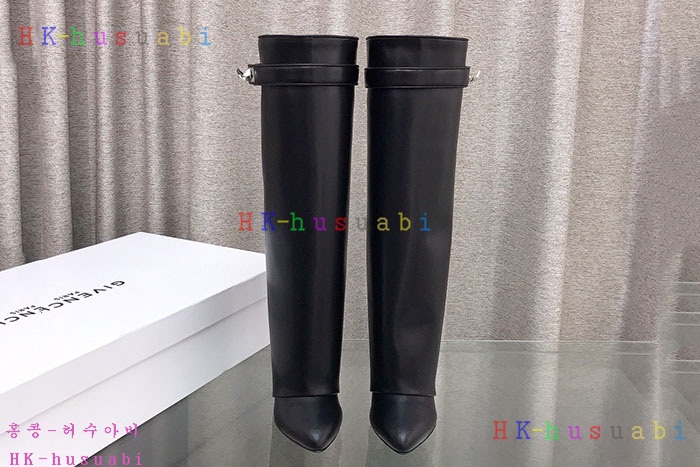 NEW 지방시 부츠 신상 GV 690094