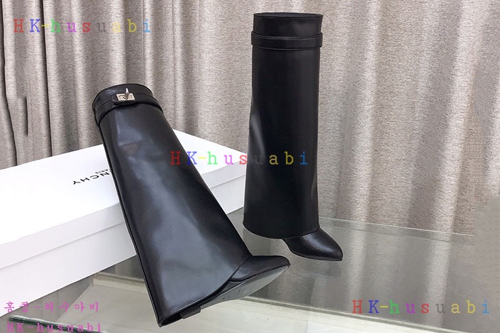 NEW 지방시 부츠 신상 GV 690094