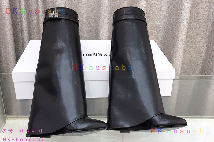 NEW 지방시 부츠 신상 GV 690094