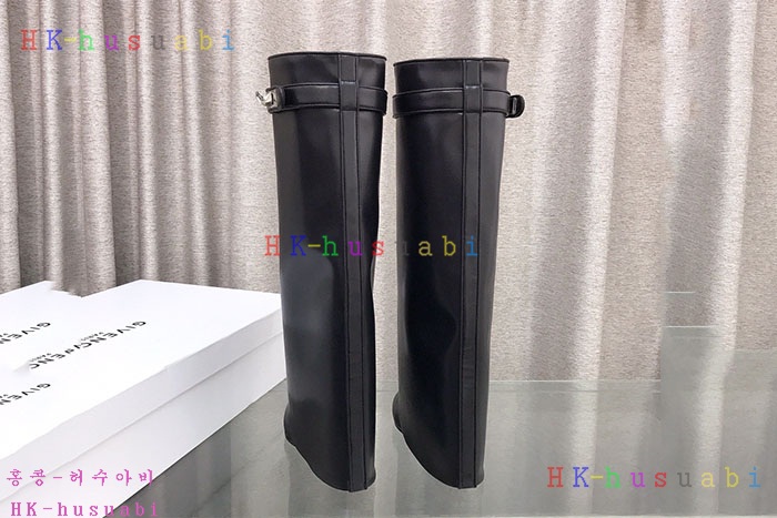 NEW 지방시 부츠 신상 GV 690094