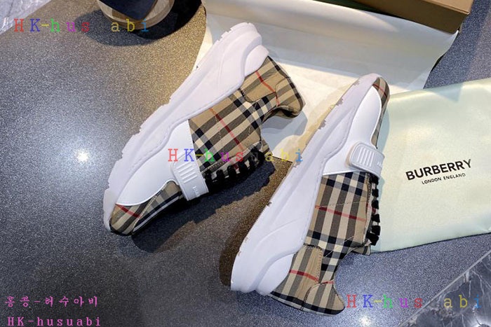NEW 버버리 신발 신상 B  55822010