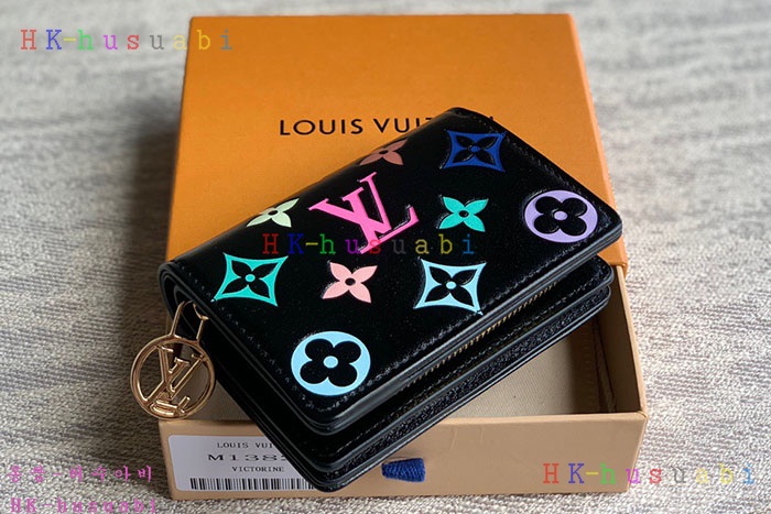 ★미러급★루이비통 LV x TM 루 월릿 무라카미 컬렉션 M13829