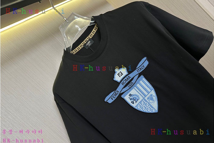 NEW 펜디 반팔티 신상 FD 559403
