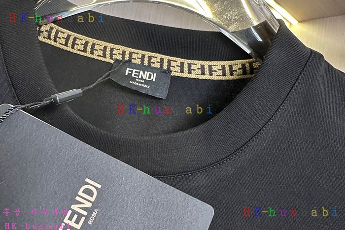 NEW 펜디 반팔티 신상 FD 559403