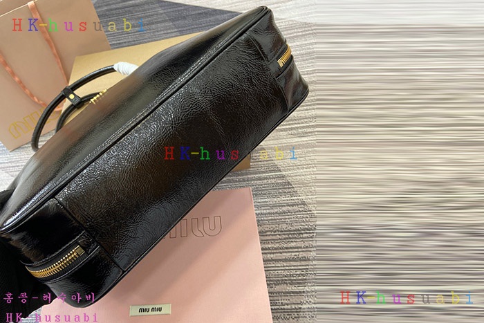 ★미러급★미우미우 나플락 페이턴트 가죽 보 백 라지 5BB177