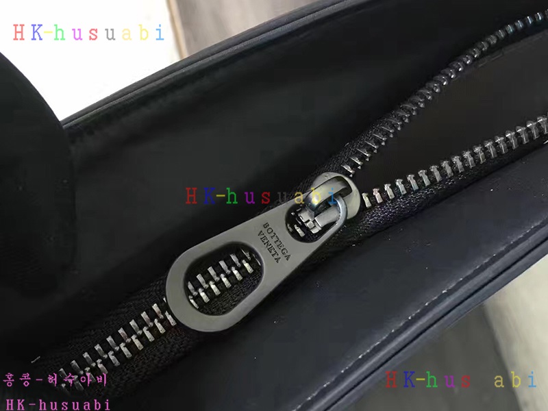 ★정품가죽사용★NEW보테가베네타 신상 크로스백V65301