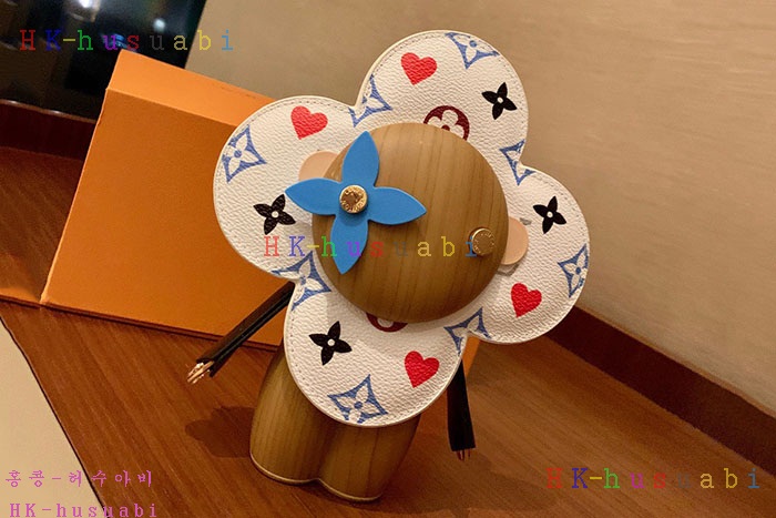 NEW 루이비통 백참 신상 LV 1427712